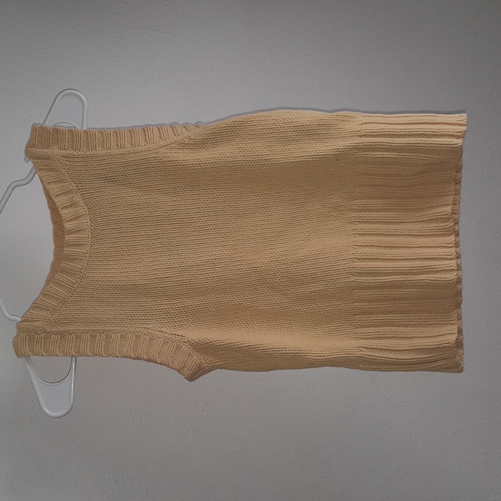 Sleeveless Knit Top - yellow